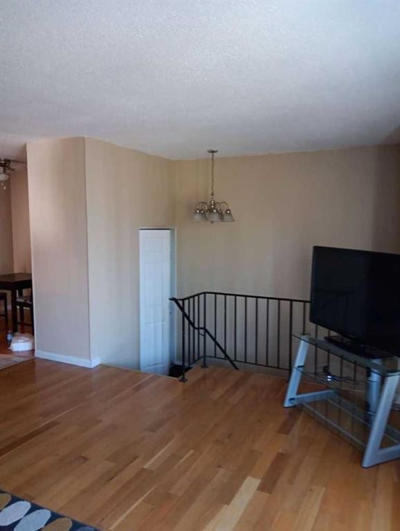 649 Pineland Road Ne, Calgary, AB - Indoor