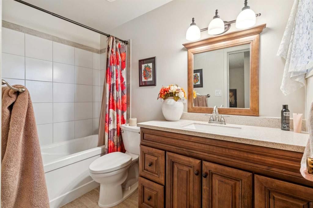 119 Whiteridge Place Ne, Calgary, AB - Indoor Photo Showing Bathroom