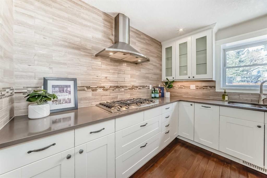 36 Stradbrooke Way Sw, Calgary, AB - Indoor Photo Showing Kitchen