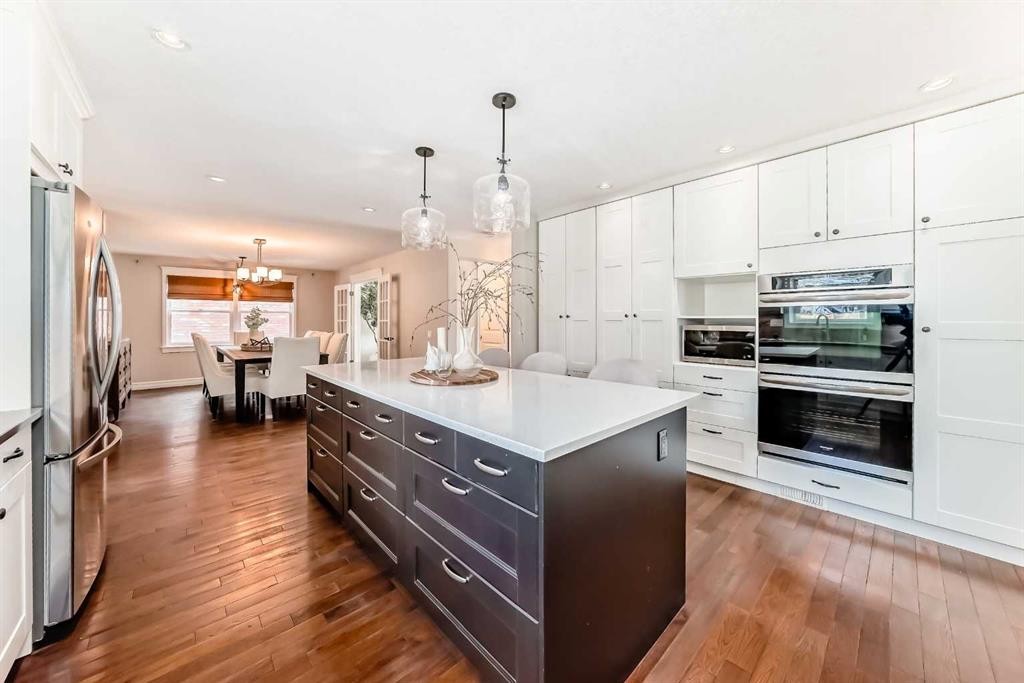 36 Stradbrooke Way Sw, Calgary, AB - Indoor Photo Showing Kitchen