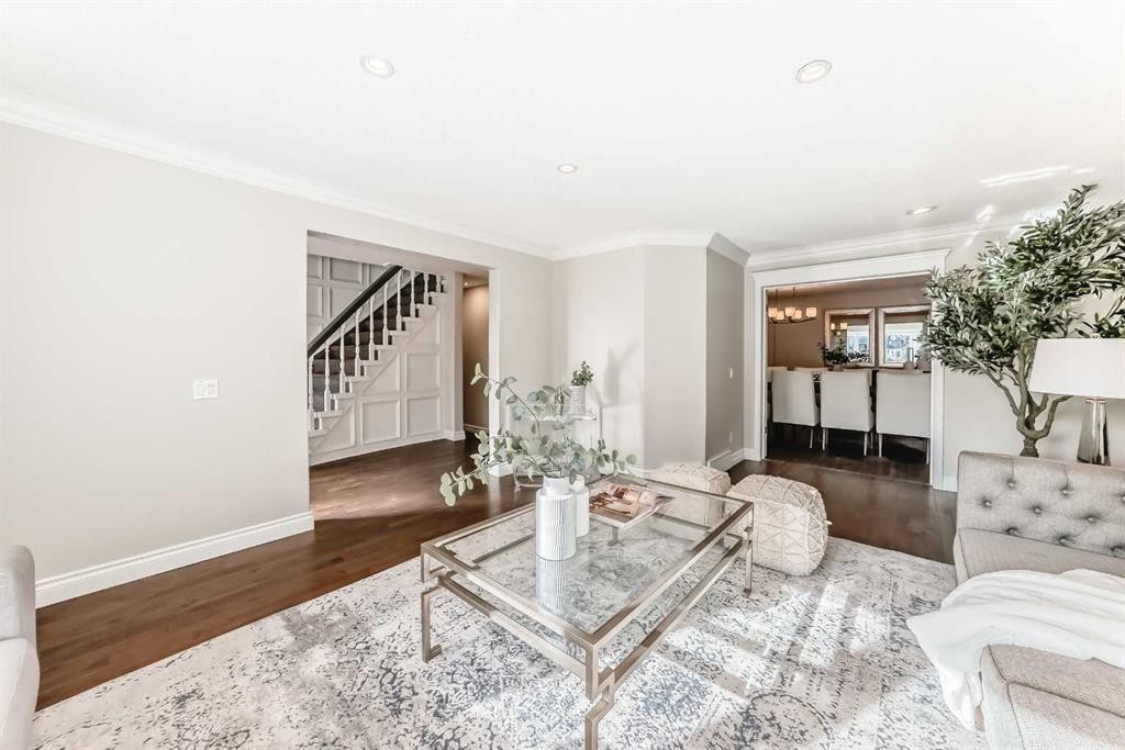 36 Stradbrooke Way Sw, Calgary, AB - Indoor Photo Showing Living Room