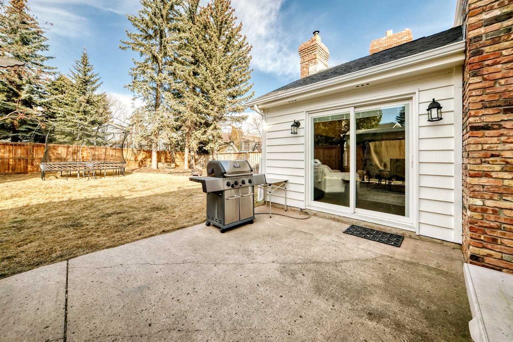 36 Stradbrooke Way Sw, Calgary, AB - Outdoor