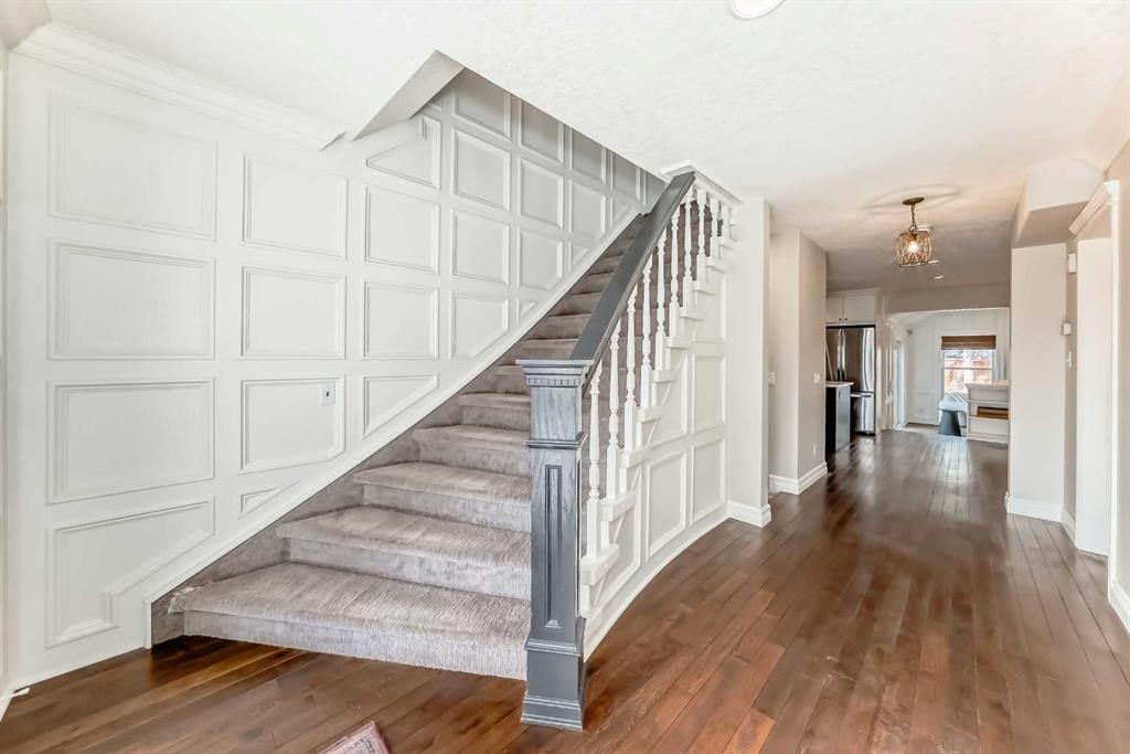 36 Stradbrooke Way Sw, Calgary, AB - Indoor Photo Showing Other Room