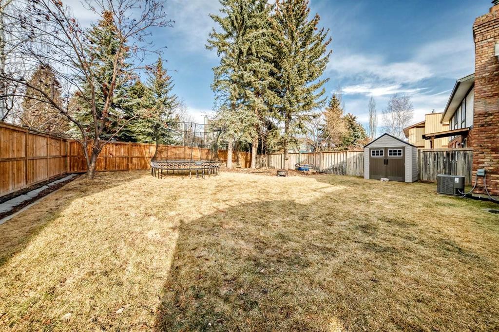 36 Stradbrooke Way Sw, Calgary, AB - Outdoor
