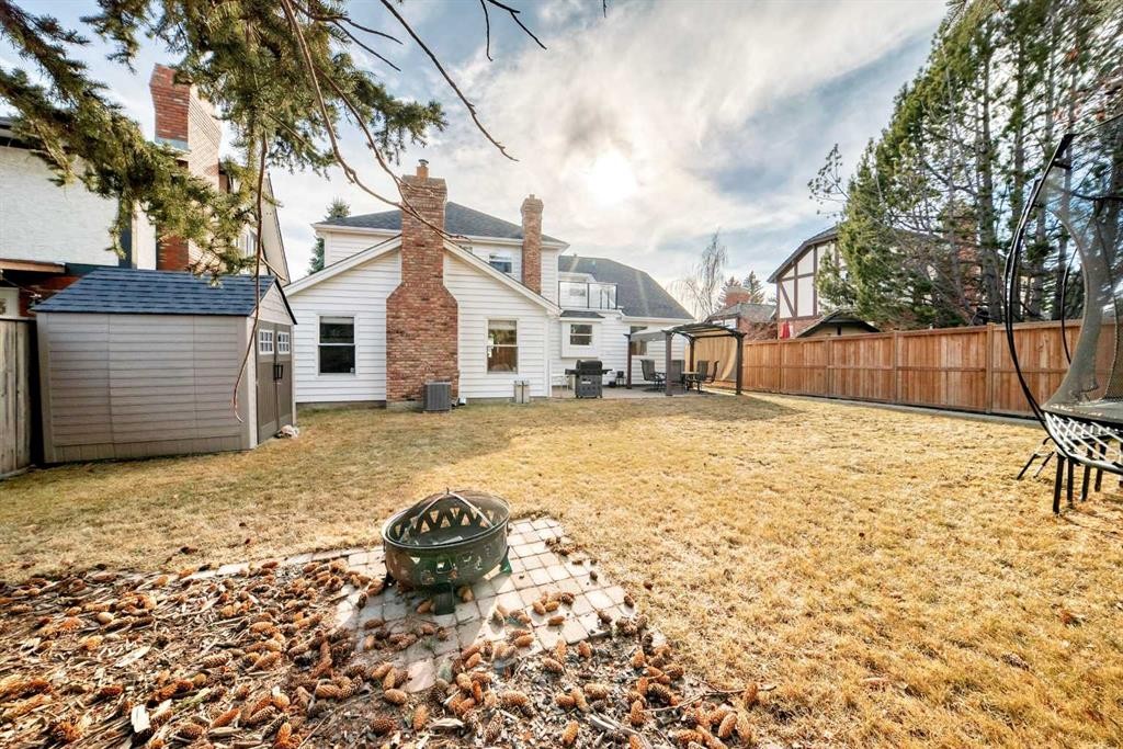 36 Stradbrooke Way Sw, Calgary, AB - Outdoor