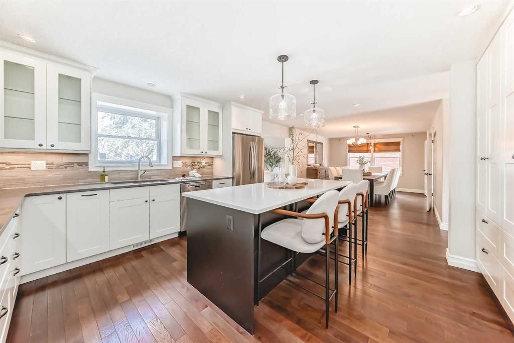 36 Stradbrooke Way Sw, Calgary, AB - Indoor