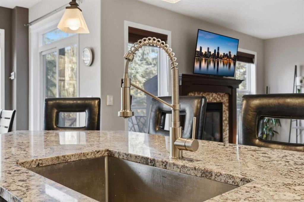 307 Valley Crest Court Nw, Calgary, AB - Indoor Photo Showing Kitchen With Upgraded Kitchen