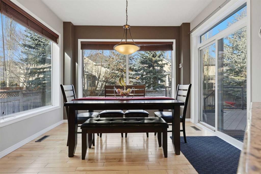 307 Valley Crest Court Nw, Calgary, AB - Indoor Photo Showing Dining Room