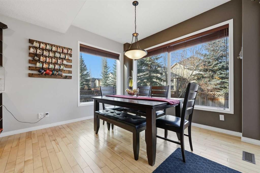 307 Valley Crest Court Nw, Calgary, AB - Indoor Photo Showing Dining Room