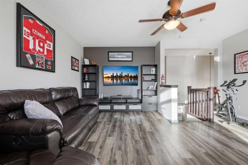 307 Valley Crest Court Nw, Calgary, AB - Indoor Photo Showing Living Room