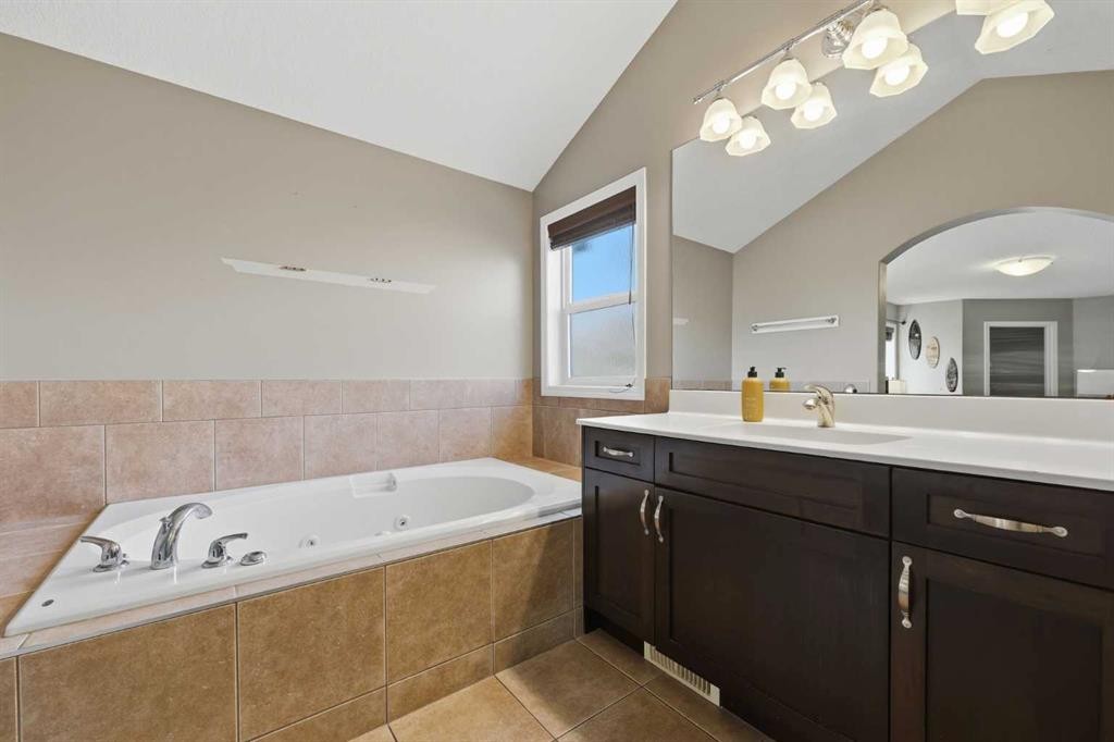 307 Valley Crest Court Nw, Calgary, AB - Indoor Photo Showing Bathroom