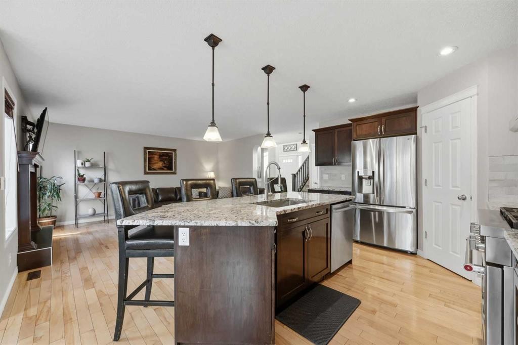 307 Valley Crest Court Nw, Calgary, AB - Indoor Photo Showing Kitchen With Upgraded Kitchen