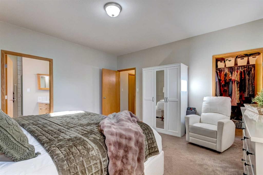 201 Aspen Way, Vulcan, AB - Indoor Photo Showing Bedroom