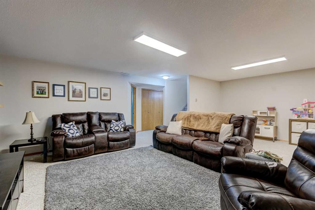 201 Aspen Way, Vulcan, AB - Indoor