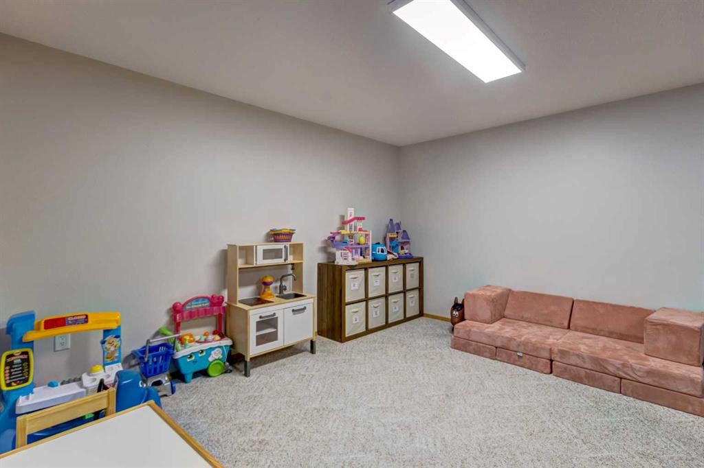 201 Aspen Way, Vulcan, AB - Indoor Photo Showing Other Room