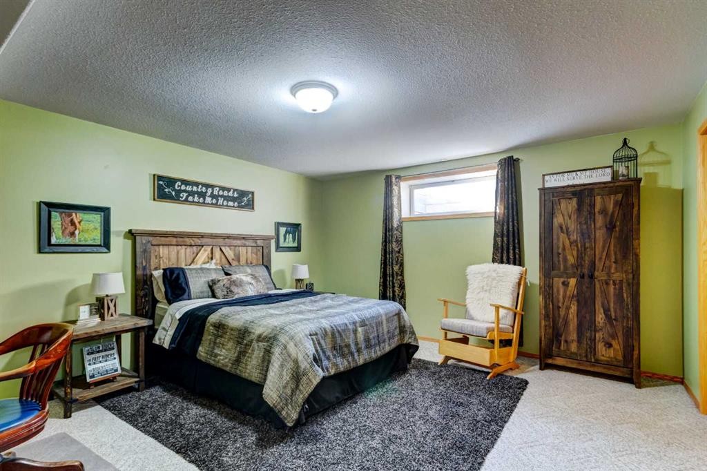 201 Aspen Way, Vulcan, AB - Indoor Photo Showing Bedroom