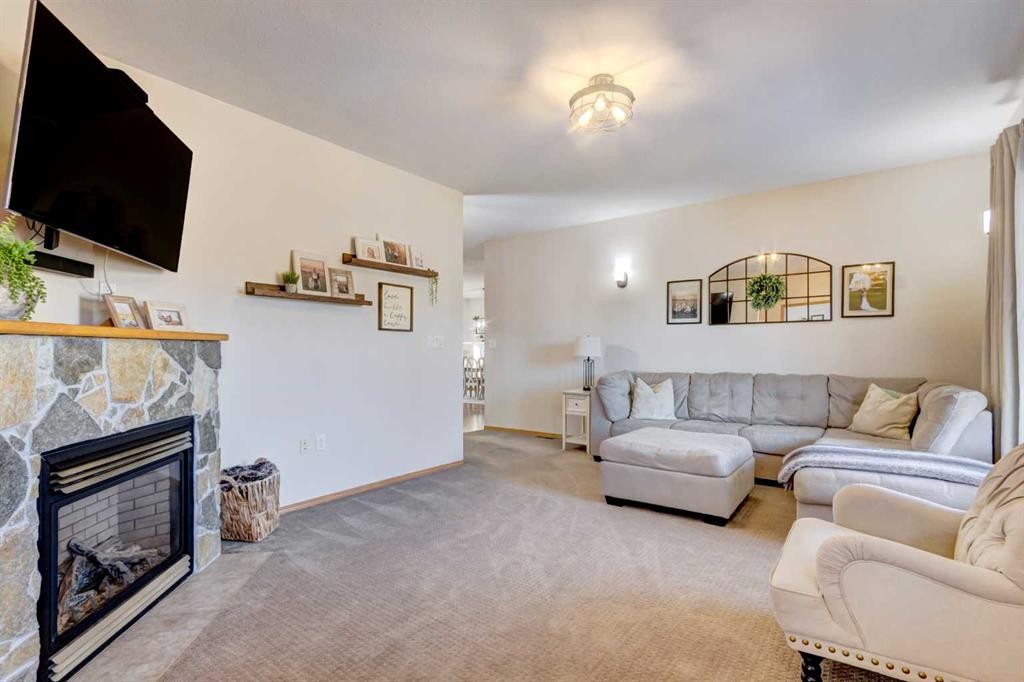 201 Aspen Way, Vulcan, AB - Indoor Photo Showing Living Room With Fireplace