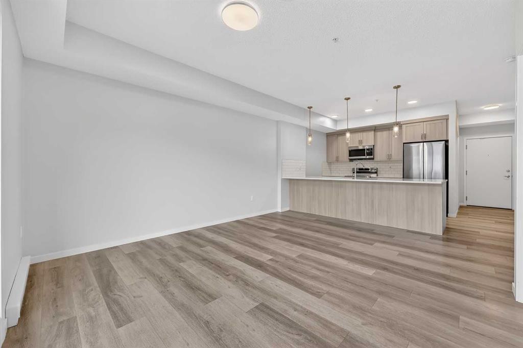 1106-33 Carringham Gate Nw, Calgary, AB - Indoor Photo Showing Kitchen