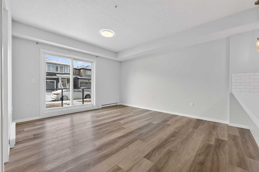 1106-33 Carringham Gate Nw, Calgary, AB - Indoor Photo Showing Other Room