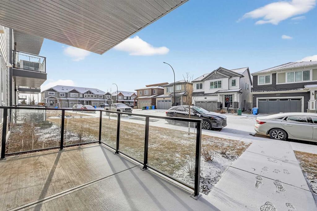1106-33 Carringham Gate Nw, Calgary, AB - Outdoor