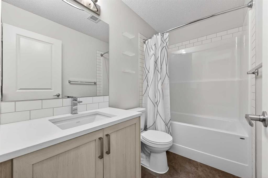 1106-33 Carringham Gate Nw, Calgary, AB - Indoor Photo Showing Bathroom