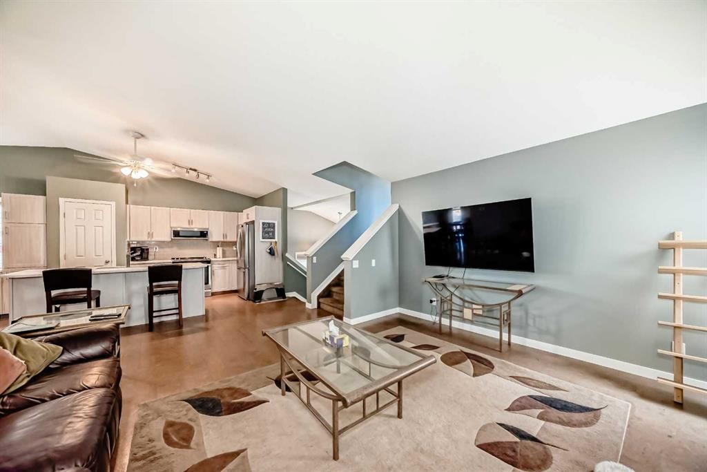 26 Copperfield View Se, Calgary, AB - Indoor Photo Showing Living Room