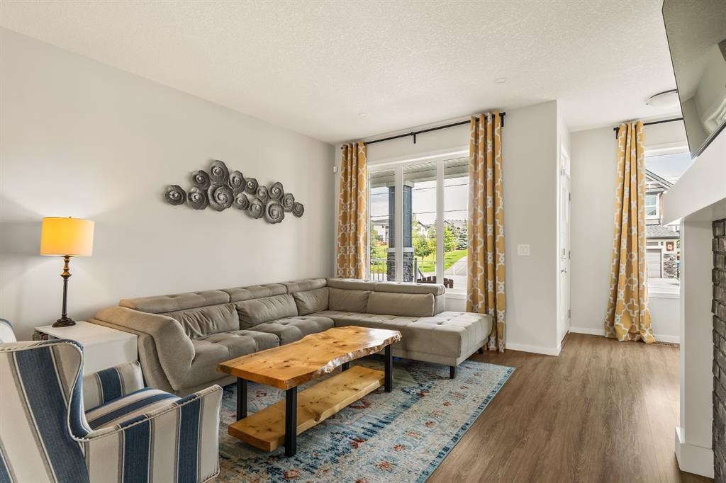 63 Seton Gardens Se, Calgary, AB - Indoor Photo Showing Living Room