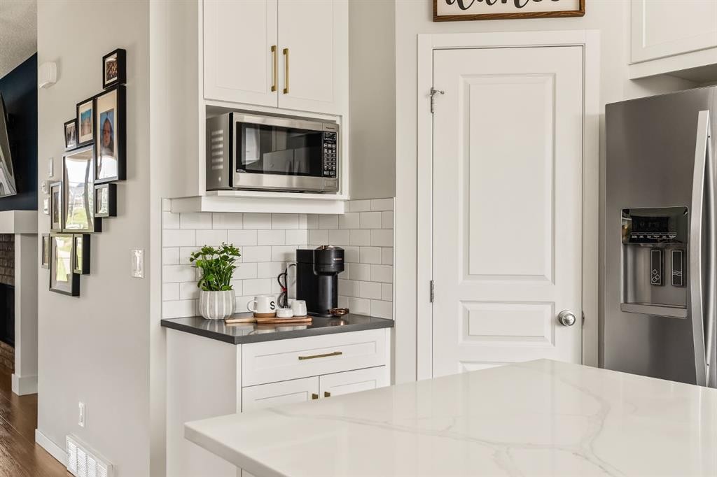 63 Seton Gardens Se, Calgary, AB - Indoor