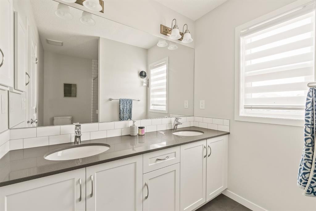 63 Seton Gardens Se, Calgary, AB - Indoor Photo Showing Bathroom