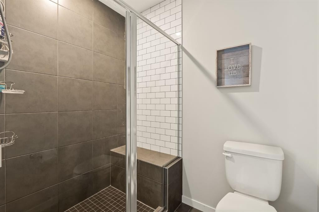 63 Seton Gardens Se, Calgary, AB - Indoor Photo Showing Bathroom