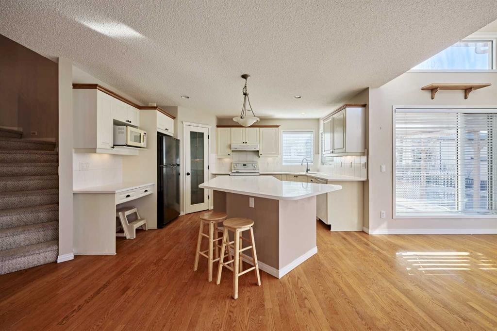 805 Panorama Hills Drive Nw, Calgary, AB - Indoor Photo Showing Kitchen With Upgraded Kitchen