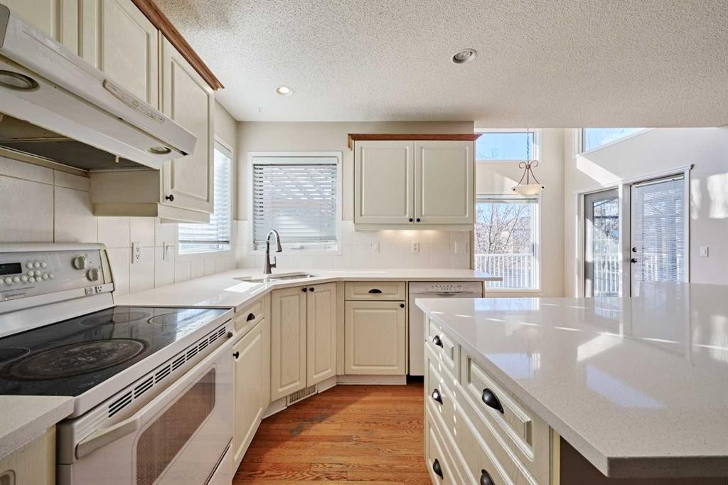 805 Panorama Hills Drive Nw, Calgary, AB - Indoor Photo Showing Kitchen