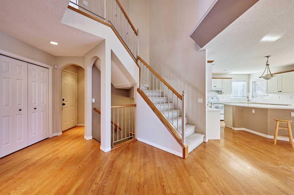 805 Panorama Hills Drive Nw, Calgary, AB - Indoor Photo Showing Other Room