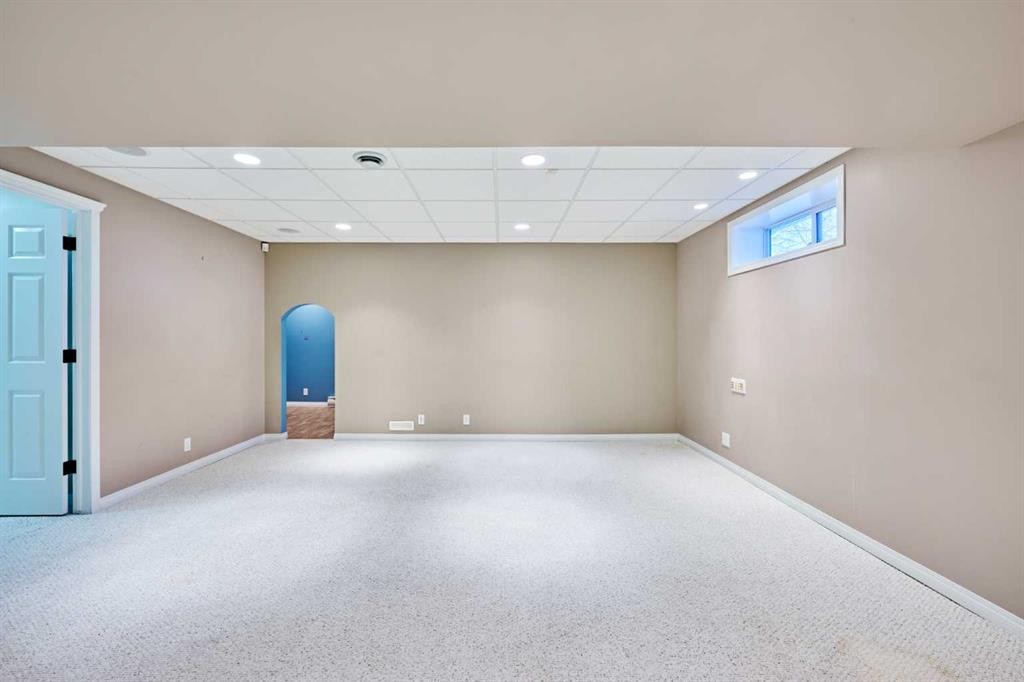 805 Panorama Hills Drive Nw, Calgary, AB - Indoor Photo Showing Other Room