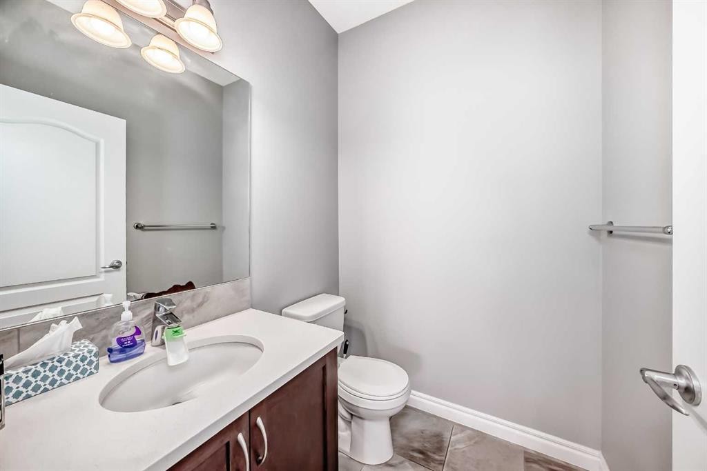 88 Nolanhurst Crescent Nw, Calgary, AB - Indoor Photo Showing Bathroom