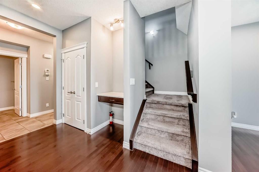 88 Nolanhurst Crescent Nw, Calgary, AB - Indoor Photo Showing Other Room