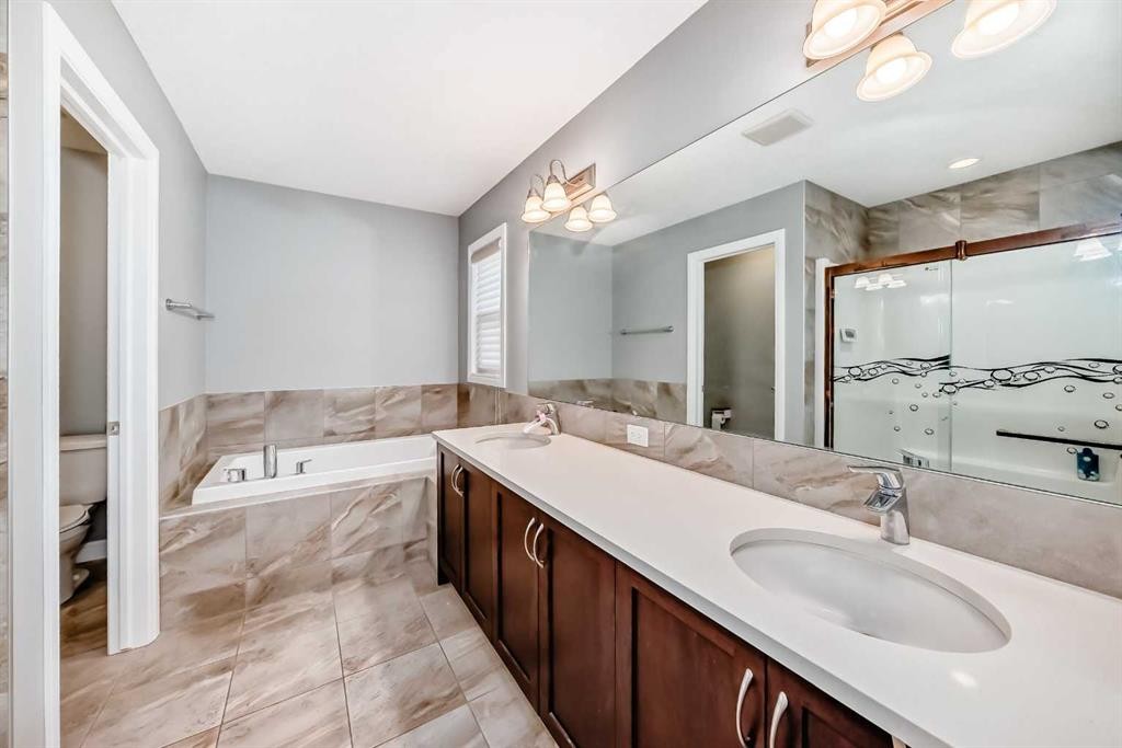 88 Nolanhurst Crescent Nw, Calgary, AB - Indoor Photo Showing Bathroom