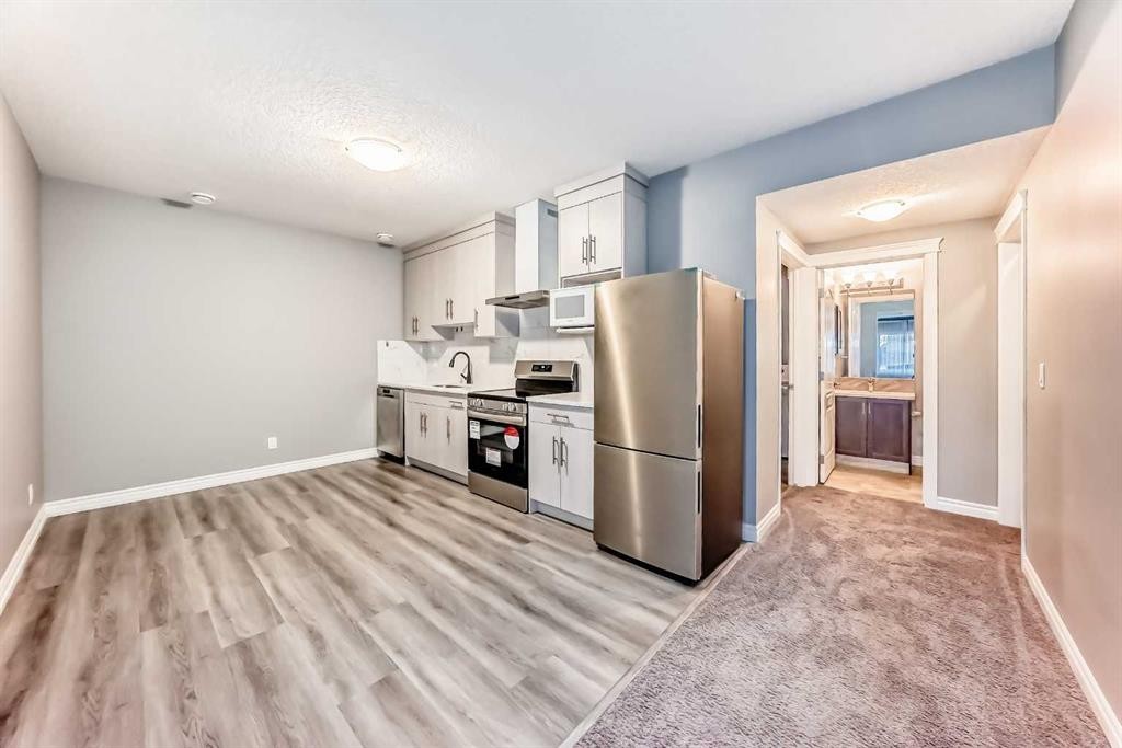 88 Nolanhurst Crescent Nw, Calgary, AB - Indoor Photo Showing Kitchen