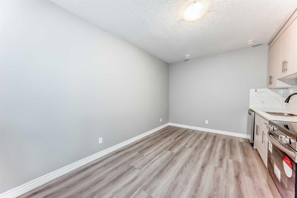 88 Nolanhurst Crescent Nw, Calgary, AB - Indoor Photo Showing Kitchen