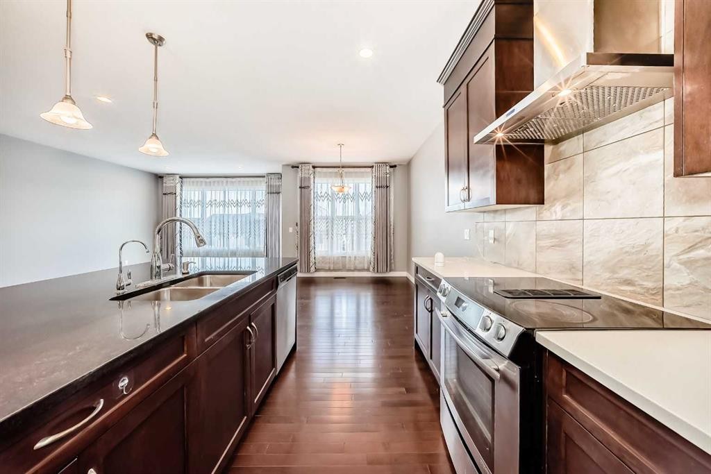 88 Nolanhurst Crescent Nw, Calgary, AB - Indoor Photo Showing Kitchen With Double Sink With Upgraded Kitchen