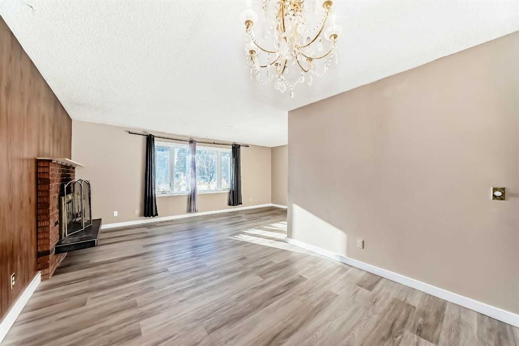 5439 Dalrymple Crescent Nw, Calgary, AB - Indoor Photo Showing Other Room