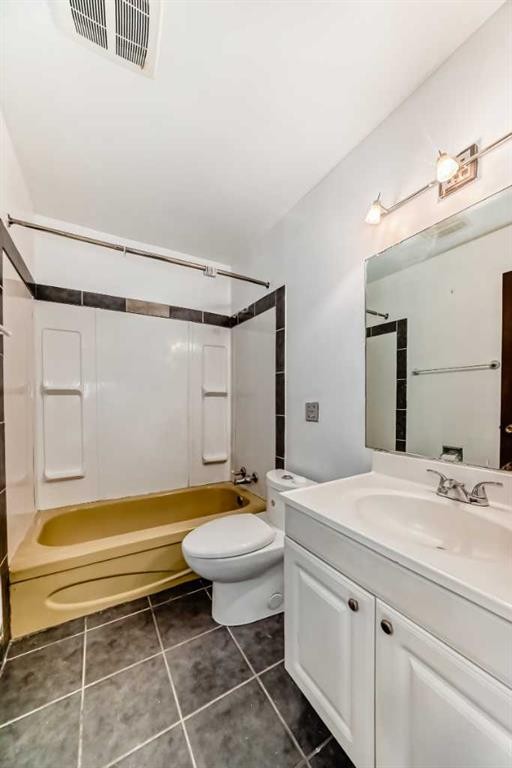 5439 Dalrymple Crescent Nw, Calgary, AB - Indoor Photo Showing Bathroom