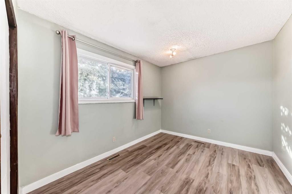 5439 Dalrymple Crescent Nw, Calgary, AB - Indoor Photo Showing Other Room