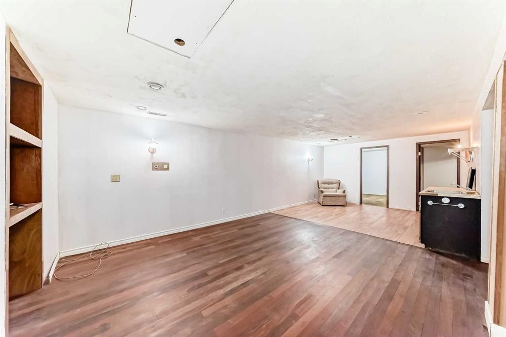 5439 Dalrymple Crescent Nw, Calgary, AB - Indoor Photo Showing Other Room