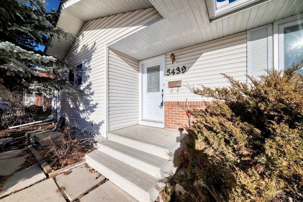 5439 Dalrymple Crescent Nw, Calgary, AB - Outdoor