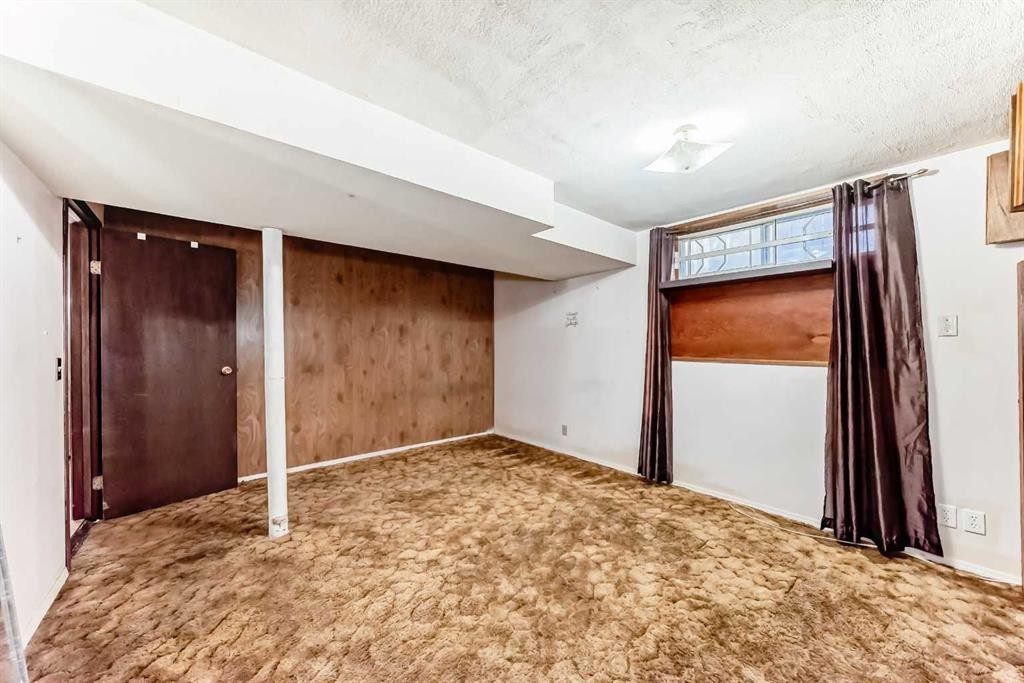 5439 Dalrymple Crescent Nw, Calgary, AB - Indoor Photo Showing Other Room