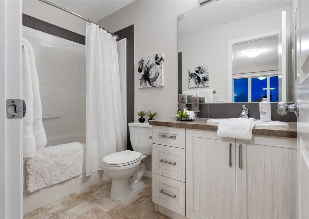 63 Panton Way Nw, Calgary, AB - Indoor Photo Showing Bathroom