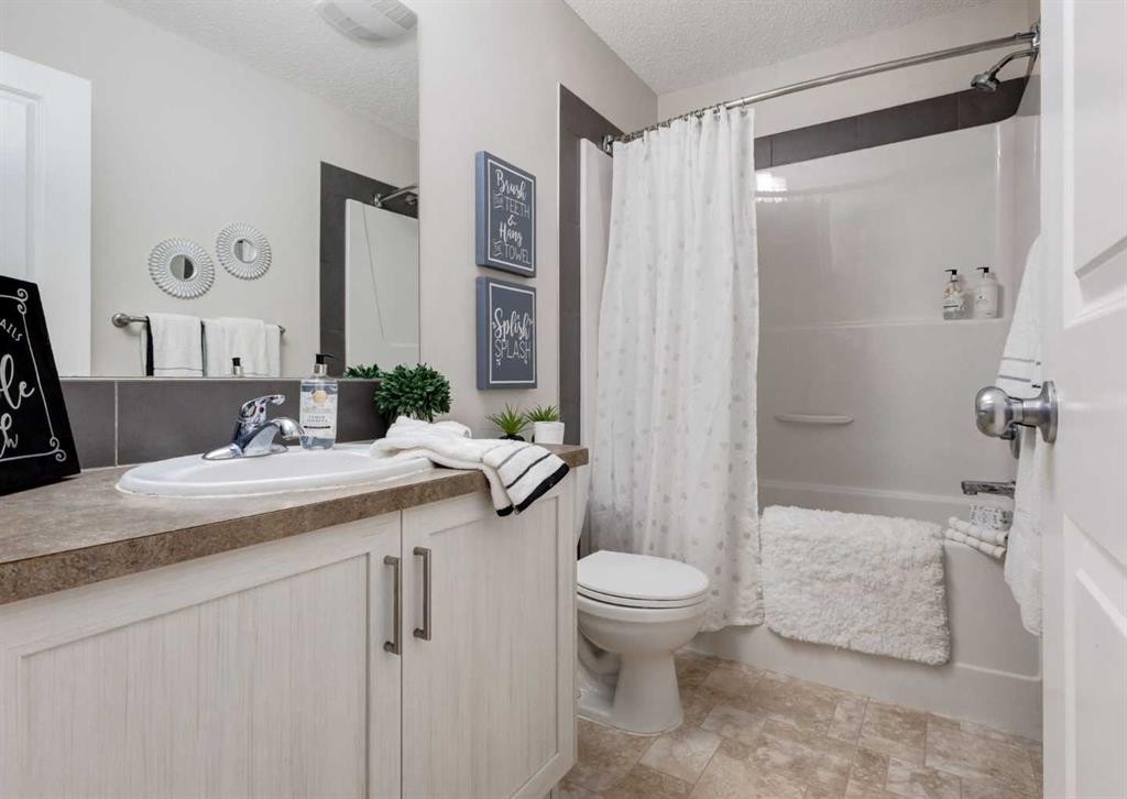 63 Panton Way Nw, Calgary, AB - Indoor Photo Showing Bathroom
