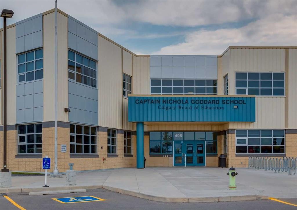 63 Panton Way Nw, Calgary, AB - Outdoor