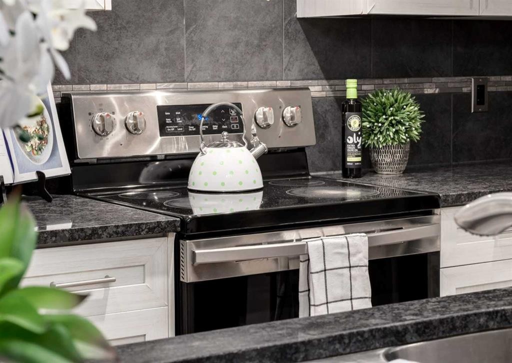 63 Panton Way Nw, Calgary, AB - Indoor Photo Showing Kitchen